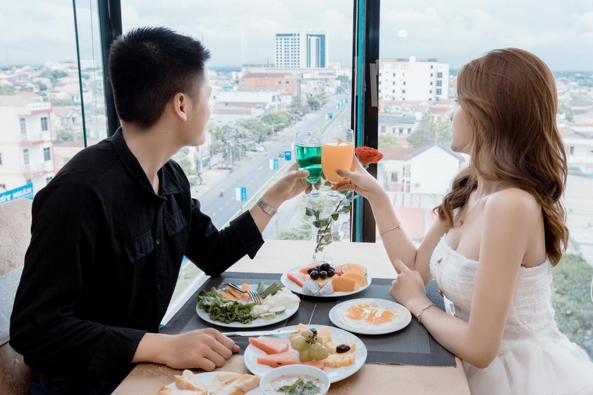Golden Quang Tri Hotel Dong Ha Bagian luar foto