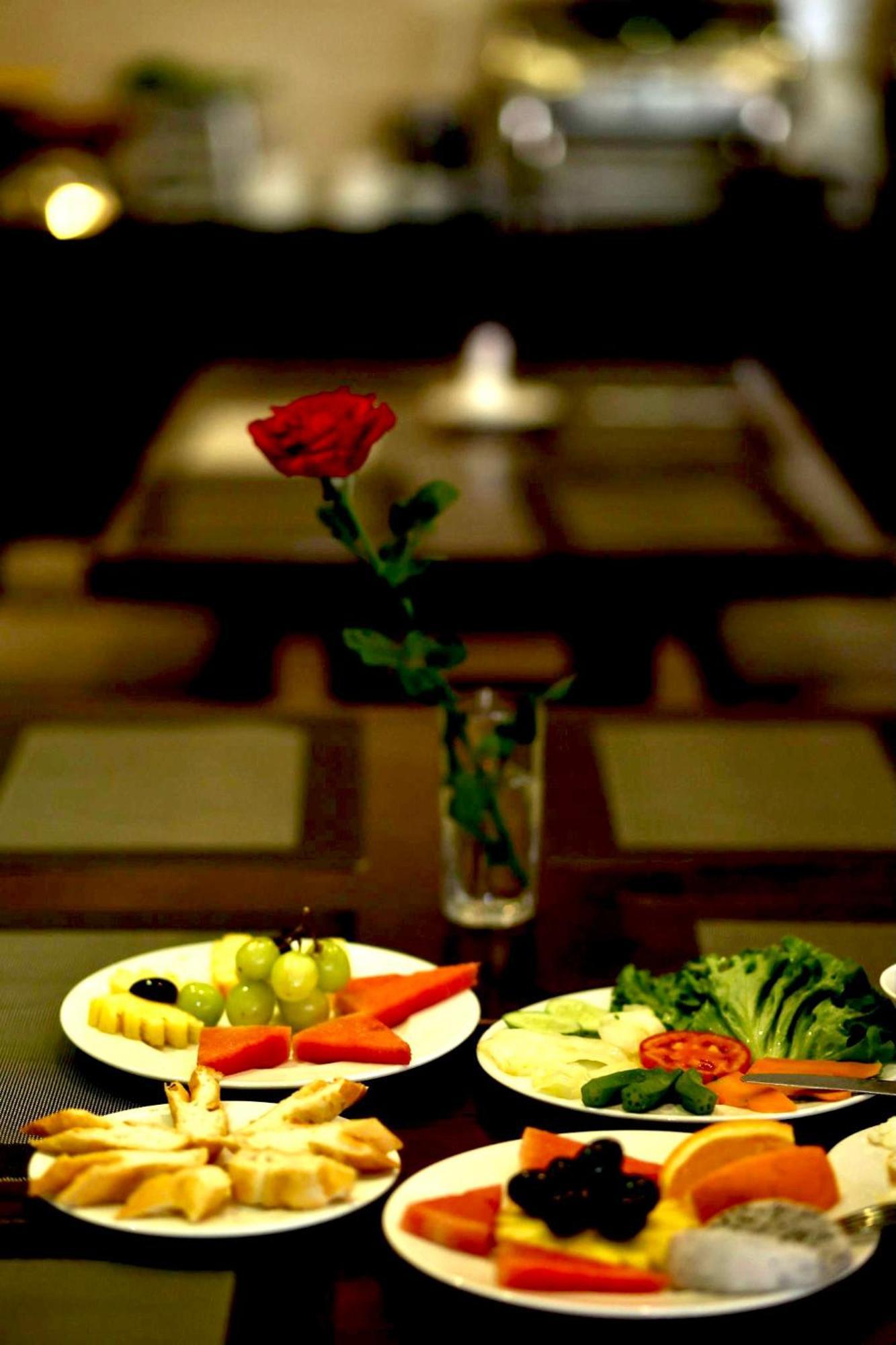 Golden Quang Tri Hotel Dong Ha Bagian luar foto