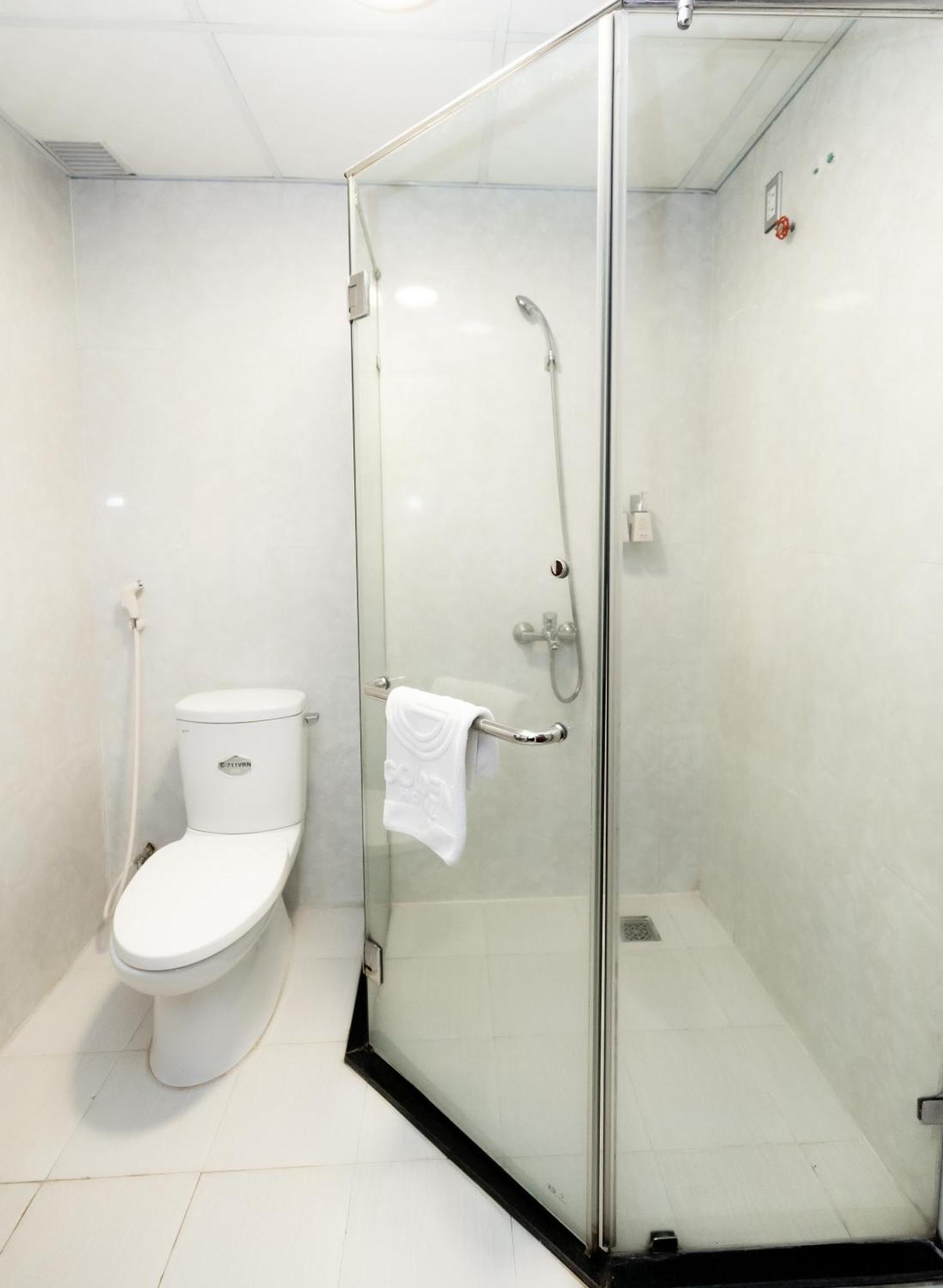Golden Quang Tri Hotel Dong Ha Bagian luar foto